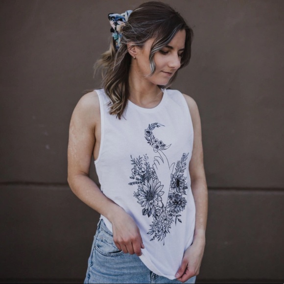 XXL & Co. White Line Art Tank Top - Picture 3 of 8